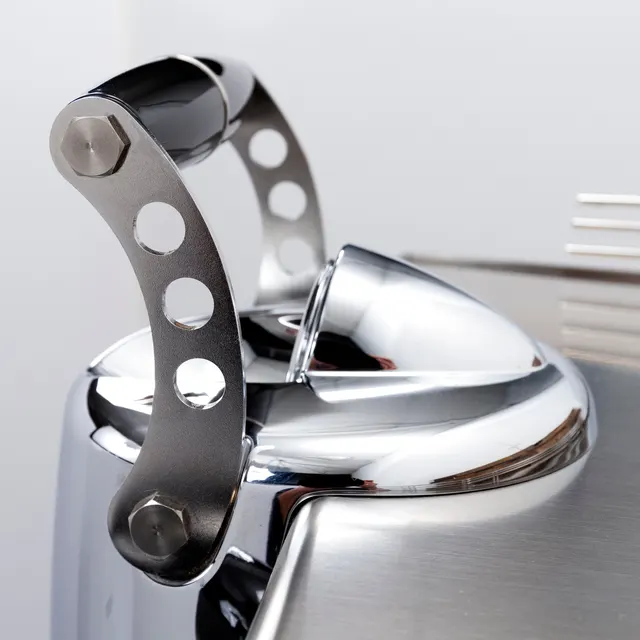 Dalla Corte Mina lever, side view
