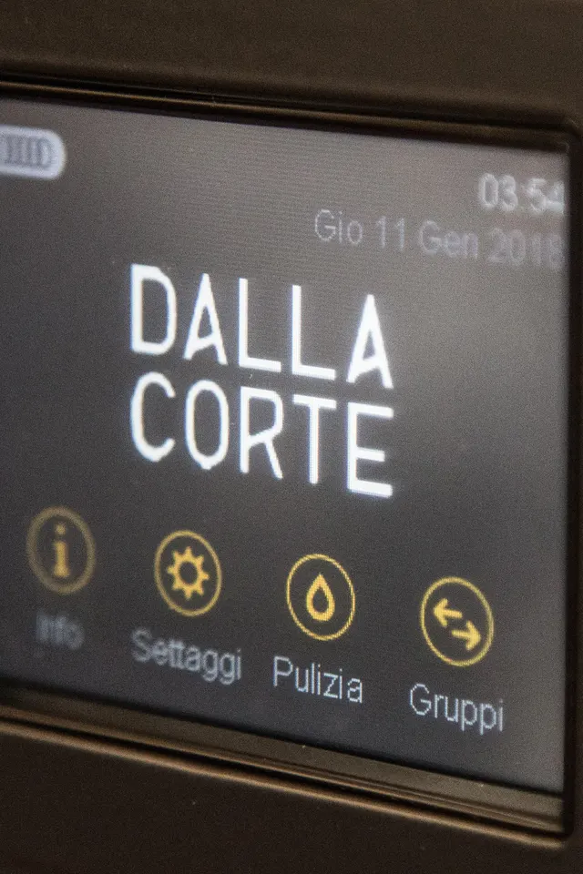 Dalla Corte XT Classic central touchscreen, close-up