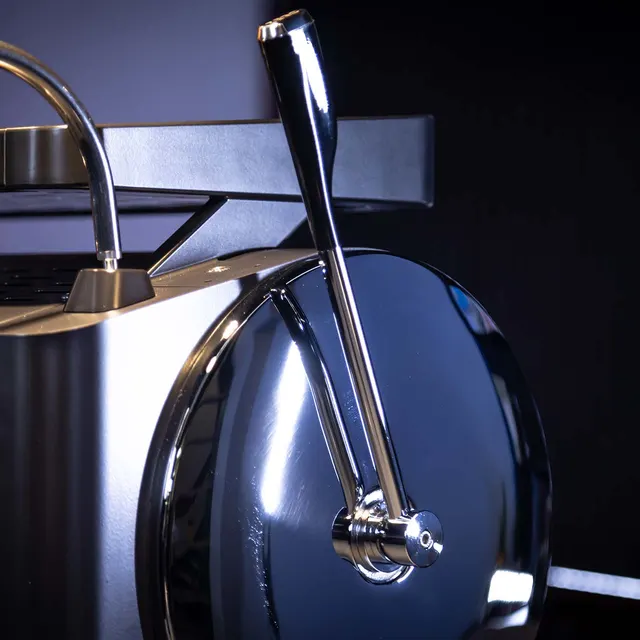 Dalla Corte Zero Barista lever on the side disc, close-up