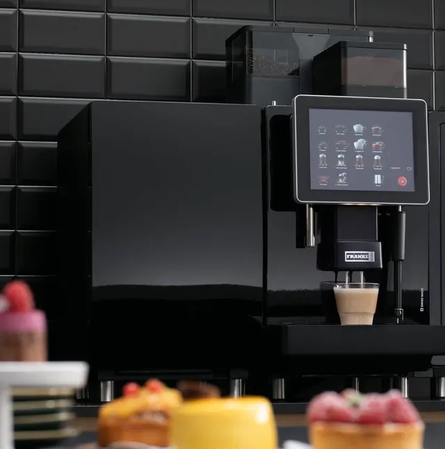 Franke A600 on the bar, dispensing coffee into a glass