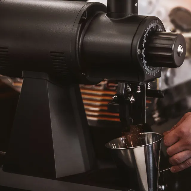 Mahlkönig EK43S grinding coffee into a cup