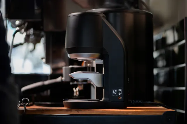 Puq Press Pro on a café counter, side view