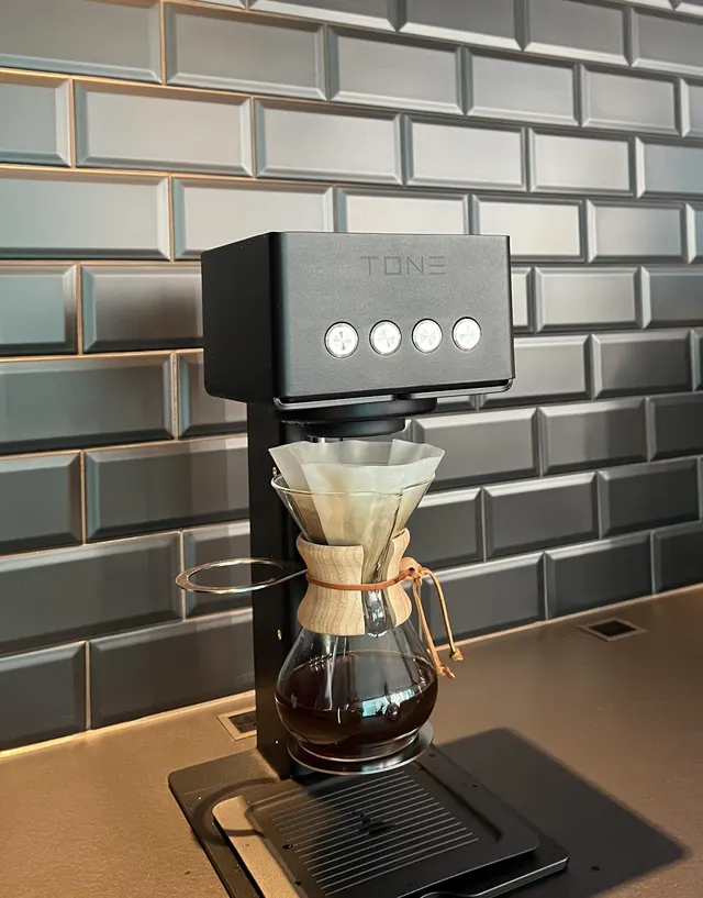 Tone Touch 03 with a glass coffee pot on a café counter